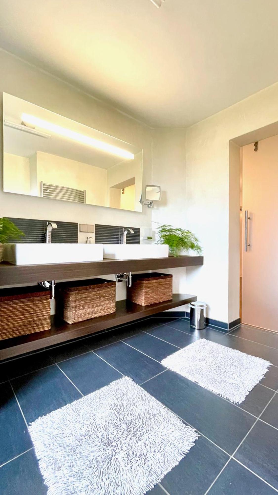 Ludwigshome Luxus - Zentral, Kostenloser Parkplatz, Terrasse Ludwigsburg Luaran gambar